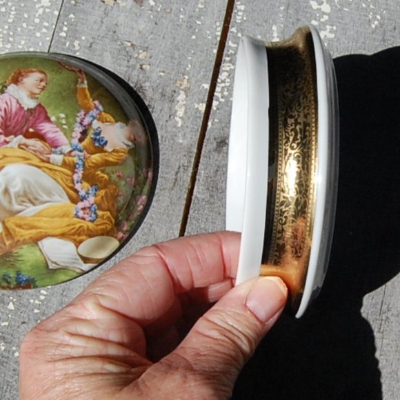 Limoges Round lidded Box Rococo Style - Picture 4 of 7